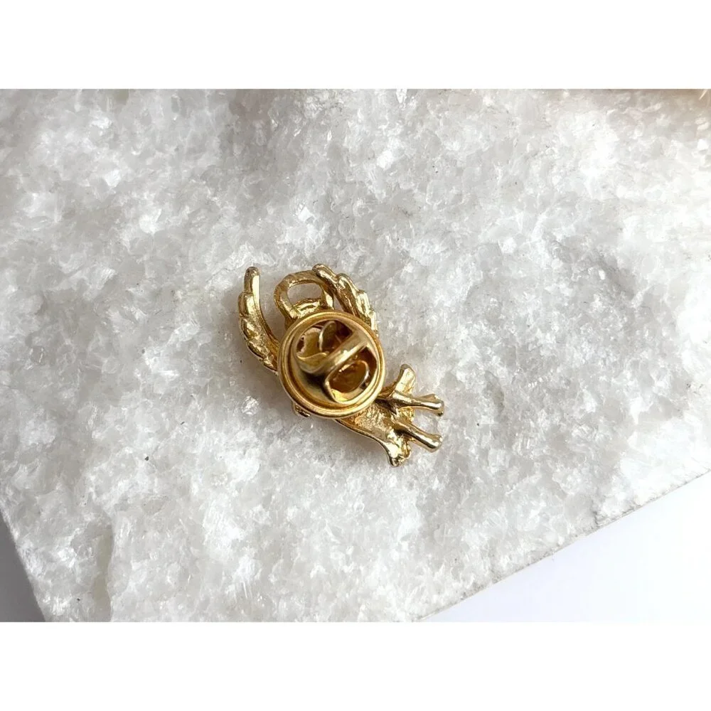 Praying Angel in Flight Gold Toned Vintage Costume Jewelry Brooch | Lapel Pin